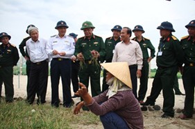 Đoàn công tác Bộ Quốc phòng, BTL Cảnh sát biển thăm huyện đảo Lý Sơn