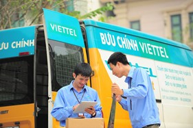 Viettel Post tiếp nhận bưu phẩm qua cửa hàng giao dịch Viettel