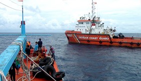 Tàu 9001 BTL Vùng CSB 3 cứu nạn tàu cá bị trôi dạt trên biển