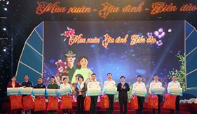 Chương trình nghệ thuật “Mùa Xuân - Gia đình - Biển đảo” tri ân những người giữ biển