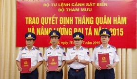 Trao Quyết định thăng quân hàm và nâng lương Đại tá năm 2015