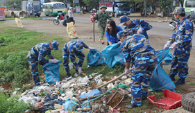 Đoàn cơ sở Hải đội 201/ BTL Vùng Cảnh sát biển 2 phối hợp Đoàn xã Tam Quang tham gia các hoạt động trước dịp Tết Nguyên Đán Đinh Dậu 2017