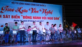 BTL Vùng Cảnh sát biển 2 thực hiện chương trình “Cảnh sát biển đồng hành với ngư dân" ở Quảng Trị