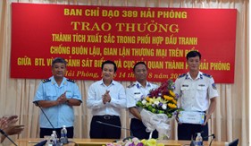 Ban Chỉ đạo 389 Tp. Hải Phòng khen thưởng đột xuất cho BTL Vùng Cảnh sát biển 1 