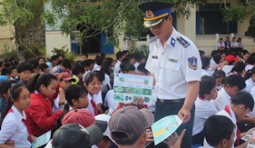 Tuyên truyền biển đảo, phòng chống ma túy cho học sinh, thầy cô giáo các trường thị xã Ninh Hòa