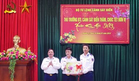 Phó Tư lệnh - Tham mưu trưởng Cảnh sát biển thăm, chúc tết Hải đội 202/BTL Vùng Cảnh sát biển 2