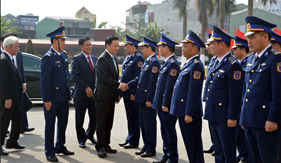 Bộ trưởng Bộ Tài nguyên và Môi trường thăm, chúc Tết cán bộ, chiến sĩ Bộ Tư lệnh Vùng Cảnh sát biển 1