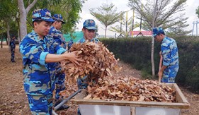 Tuổi trẻ BTL Vùng Cảnh sát biển 3 xung kích làm đẹp cảnh quan môi trường đơn vị.