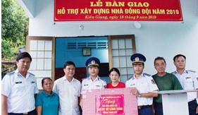 Bộ Tư lệnh Vùng Cảnh sát biển 4 bàn giao nhà đồng đội cho quân nhân có hoàn cảnh khó khăn