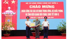 Đoàn Công tác cơ quan Trung ương, Bộ Quốc phòng, tỉnh Kiên Giang thăm và chúc Tết Bộ Tư lệnh Vùng Cảnh sát biển 4