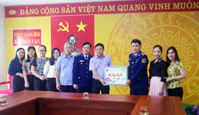 Bộ Tư lệnh Vùng Cảnh sát biển 1 thăm, chúc Tết tại miền Trung