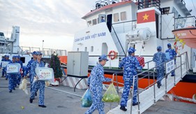 Ra khơi canh biển ngày Xuân 