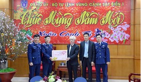 Lãnh đạo các địa phương thăm, chúc Tết các đơn vị Cảnh sát biển