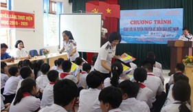 Đoàn Đặc nhiệm PCTP ma túy số 1 tuyên truyền Luật Cảnh sát biển Việt Nam cho cán bộ, giáo viên và học sinh tại huyện đảo Cát Hải