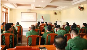 Trung tâm Đào tạo và Bồi dưỡng nghiệp vụ Cảnh sát biển phối hợp tuyên truyền biển, đảo và Luật Cảnh sát biển Việt Nam cho quân dự bị động viên quận Ba Đình