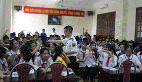 BTL Vùng Cảnh sát biển 1 phối hợp tổ chức tuyên truyền pháp luật tại Trường THCS Nam Hải