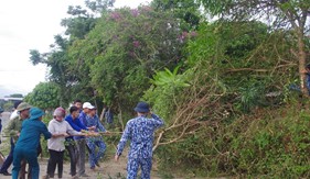 Hải đội 102/BTL Vùng Cảnh sát biển 1 giúp dân xây dựng nông thôn mới nâng cao