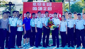 Học viên chuyên ngành Cảnh sát biển tại Học viện Hải quân tri ân các thầy cô giáo nhân ngày 20/11