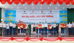 Hướng về biển đảo quê hương