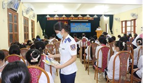 Tuyên truyền Luật Cảnh sát biển Việt Nam và Luật Phòng, chống ma túy cho đoàn viên thanh niên và học sinh trên địa bàn quận Dương Kinh