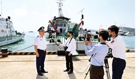 Công tác phối hợp tuyên truyền báo chí góp phần tạo nên sức mạnh tổng hợp của Lực lượng Cảnh sát biển 