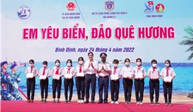 Vun đắp tình yêu biển, đảo Tổ quốc cho thế hệ trẻ Bình Định