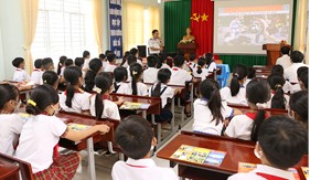 Tuyên truyền Luật Cảnh sát biển Việt Nam và phòng, chống ma túy cho học sinh