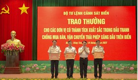 Thưởng nóng các đơn vị có thành tích xuất sắc trong đấu tranh chống mua bán, vận chuyển trái phép xăng dầu trên biển