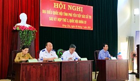 Tư lệnh Cảnh sát biển cùng Đoàn đại biểu Quốc hội tỉnh Phú Yên tiếp xúc cử tri sau kỳ họp thứ 3 Quốc hội khóa XV