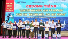 Chương trình “Cảnh sát biển đồng hành với ngư dân” đến với Nhân dân huyện Vĩnh Bảo, TP.Hải Phòng