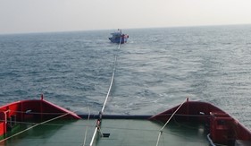 Tàu CSB 9002 cứu nạn thành công tàu cá QNg 90762TS