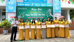 Đoàn Trinh sát số 2 thăm và chúc mừng các trường học trên địa bàn đóng quân nhân dịp 20/11 