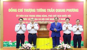 Phó Chủ tịch Quốc hội Trần Quang Phương thăm và làm việc với Bộ Tư lệnh Cảnh sát biển