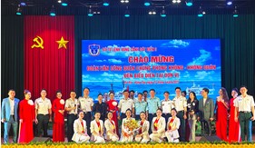 Đoàn Văn công Quân chủng Phòng không - Không quân biểu diễn phục vụ cán bộ, chiến sĩ Bộ Tư lệnh Vùng Cảnh sát biển 3