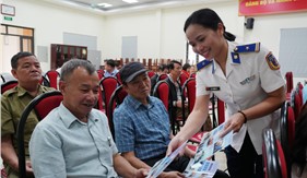 Cảnh sát biển tuyên truyền, phổ biến pháp luật cho nhân dân phường Đồng Mai