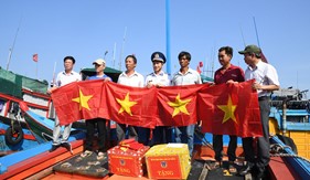 Bộ Tư lệnh Vùng Cảnh sát biển 2 đồng hành với ngư dân huyện đảo Lý Sơn