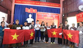 BTL Vùng Cảnh sát biển 2 đến với đồng bào dân tộc Đà Nẵng