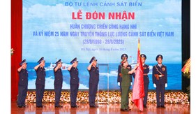 Thượng tướng Nguyễn Tân Cương dự Lễ đón nhận Huân chương Chiến công hạng Nhì và Kỷ niệm 25 năm Ngày Truyền thống Lực lượng Cảnh sát biển