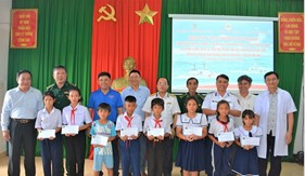 Cảnh sát biển Việt Nam đồng hành cùng ngư dân Khánh Hòa