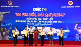 Bộ Tư lệnh Vùng Cảnh sát biển 2 tổ chức Chương trình “Cảnh sát biển đồng hành với ngư dân” tại Thanh Khê, Đà Nẵng