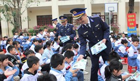 Hải đoàn 11 tuyên truyền phòng, chống ma túy cho hơn 860 học sinh Trường tiểu học Nam Hải