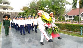 Bộ Tư lệnh Cảnh sát biển dâng hương tại các điểm di tích lịch sử ở Điện Biên