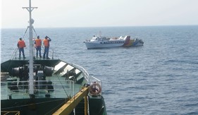 Tàu CSB 6006 tham gia tìm kiếm cứu nạn tàu kéo bị chìm trên vùng biển Lý Sơn, Quảng Ngãi