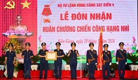 Bộ Tư lệnh Vùng Cảnh sát biển 4 đón nhận Huân chương Chiến công hạng Nhì