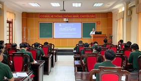 Tư lệnh Cảnh sát biển Việt Nam giới thiệu chuyên đề tại Học viện Quốc phòng