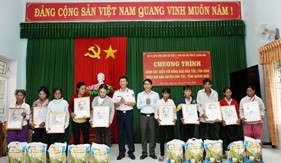 Cảnh sát biển Việt Nam đồng hành với đồng bào dân tộc, tôn giáo huyện Sơn Tây, tỉnh Quảng Ngãi