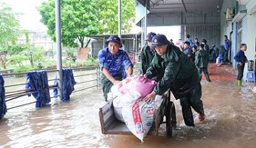 Cảnh sát biển Việt Nam huy động lực lượng chống tràn đê sông cầu Ngà