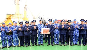 Thủ trưởng Cảnh sát biển Việt Nam kiểm tra công tác sẵn sàng chiến đấu và chuẩn bị Tết Nguyên đán tại BTL Vùng Cảnh sát biển 1