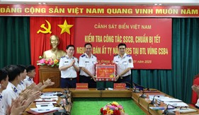 Chính uỷ Cảnh sát biển Việt Nam làm việc tại Bộ Tư lệnh Vùng Cảnh sát biển 4