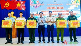 Tết hải đảo, thắm tình quân dân tại huyện đảo Phú Quý